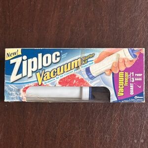 Ziploc Vacuum Starter Kit - includes 1 Pump and 3 Quart size bags
